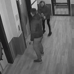 Два идиота в подъезде