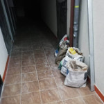 Напоминаем о штрафе за мусор в подъезде