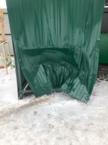 Повреждена контейнерная площадка